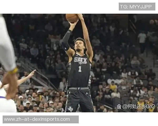 米切尔30+5反转灰熊！周志豪小贾对轰骑士双塔，难耐莫兰特伤退